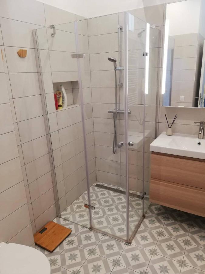 2 Bedroom Stylish Apartment In Buda Budapeşte Dış mekan fotoğraf